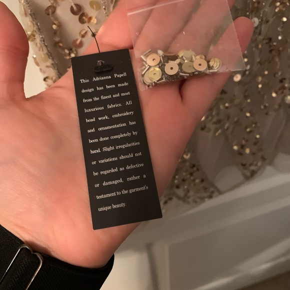 Adrianna Papell gold gown - Picture 5 of 6